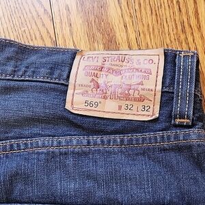 Vintage Levi's 569 Relaxed Men's Jeans in Dark Blue Denim with Tan Patch
